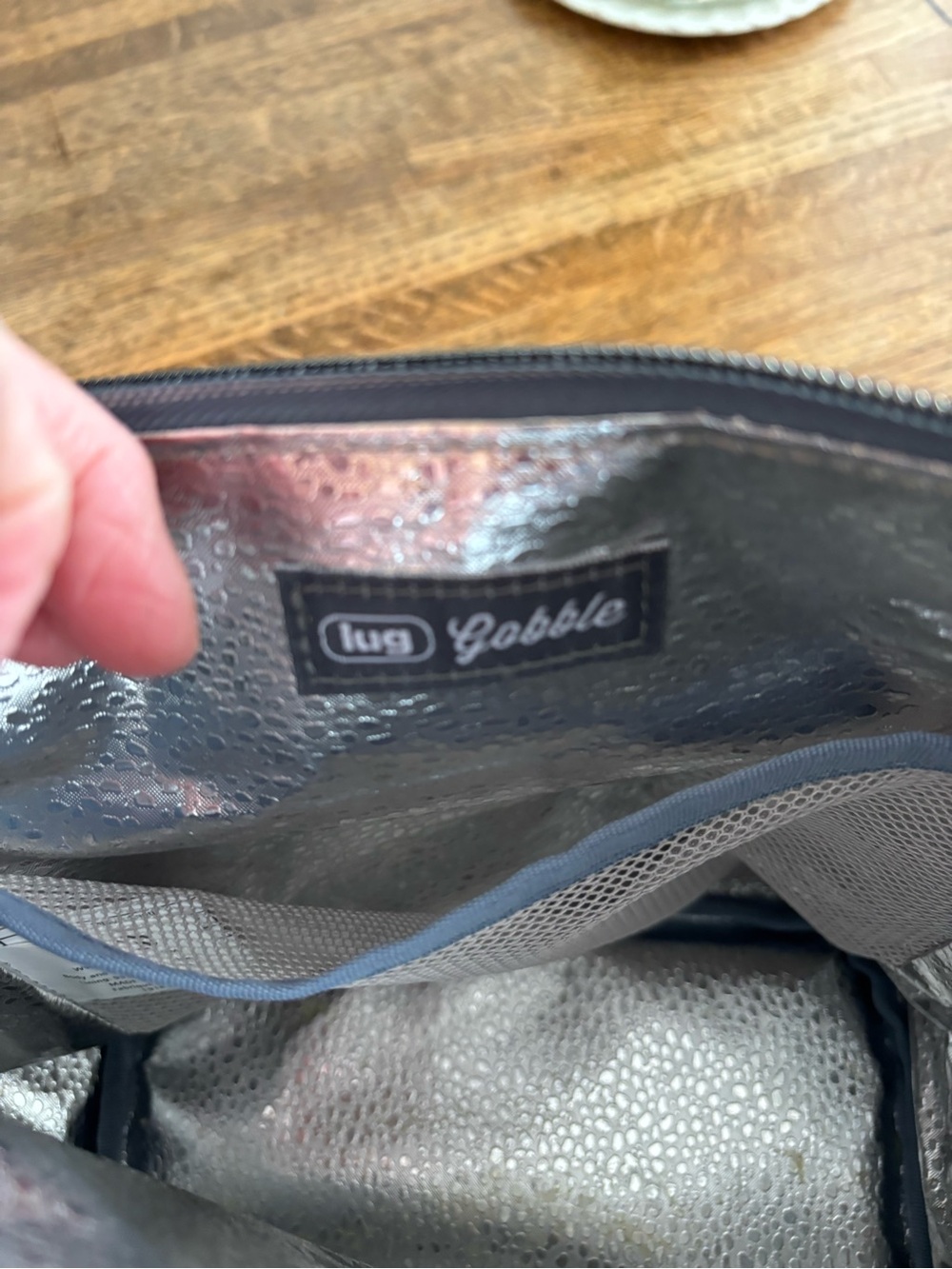 NWOT Lug Blue-Gray Quilted Lunch Tote with Top Zip, Insulated Interior & Pockets - Picture 6 of 9